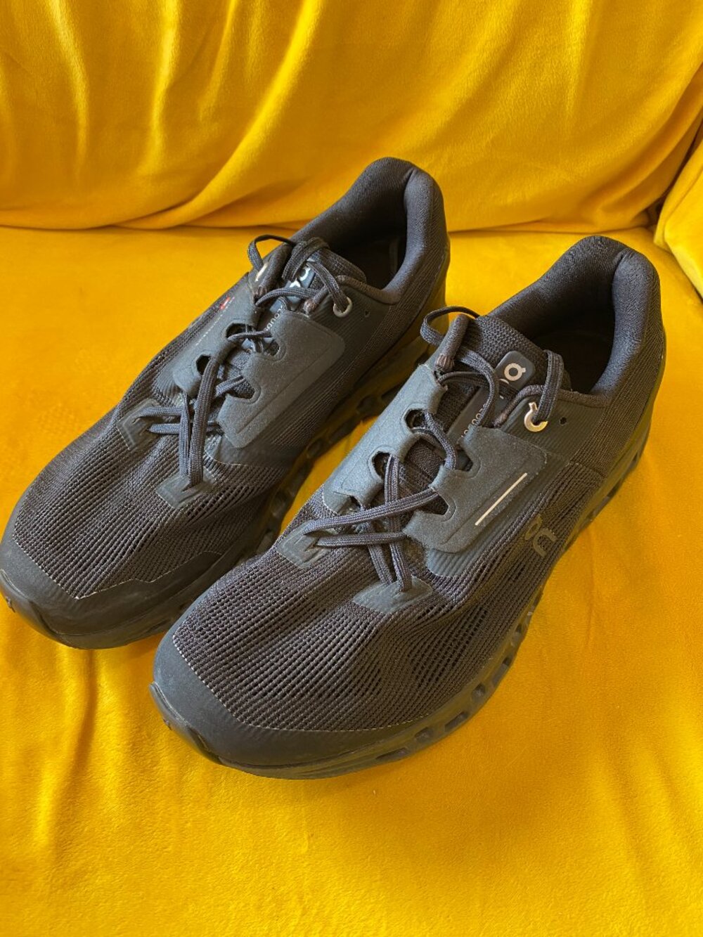 On Running CloudTec Women’s Black Running Shoes Sneakers Size 9 Swiss Engineerin - Picture 2 of 7